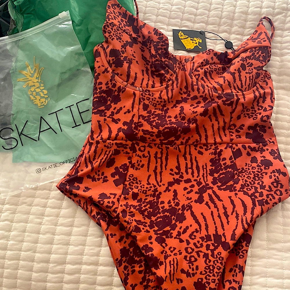 Skatie x Salty Blonde, Utica Print, L, one piece underwire bathing suit
